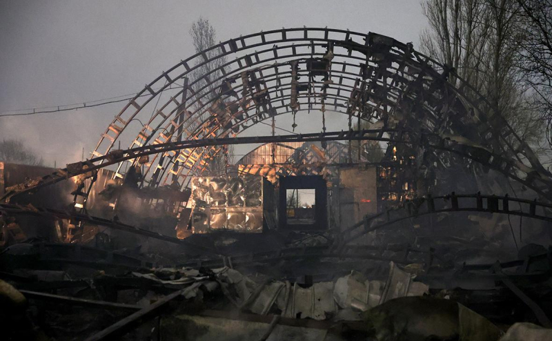 
                    В Краснодаре загорелись два ангара на площади 1,7 тыс. кв. м

                