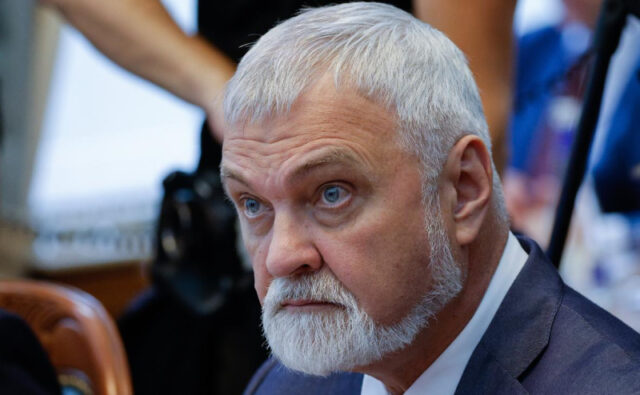 v-mashine-podozrevaemogo-v-ubijstve-iz-za-parkovki-v-nashli-nozh-i-pistolet-8ea46ef