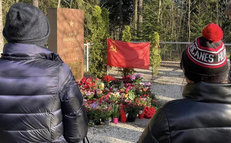 
                    Бастрыкин поручил возбудить дело об осквернении памятника в Хельсинки

                