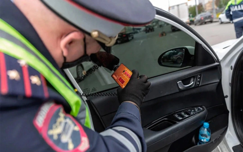Благодатный огонь доставлен в Москву на пасхальную службу