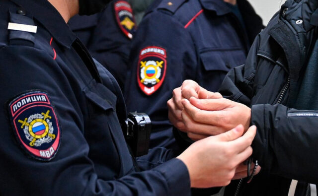 sud-v-moskve-zaochno-arestoval-figurantov-dela-o-hishhenii-₽437-mln-u-fso-475ab2e