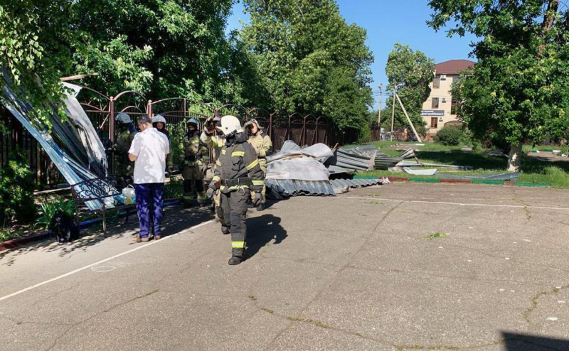 
                    В Краснодаре завели дело после ранения детей из-за упавшей кровли школы

                