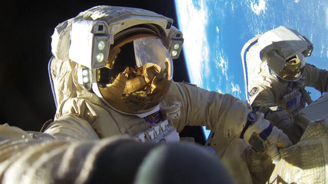 astronavty-na-mks-ne-smogli-vyjti-v-otkrytyj-kosmos-iz-za-problem-so-skafandrom-e31ab04