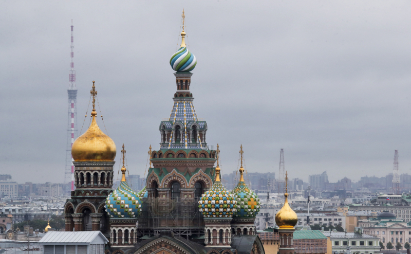 
                    После голой фотосессии художницы на кладбище в Петербурге возбудили дело

                