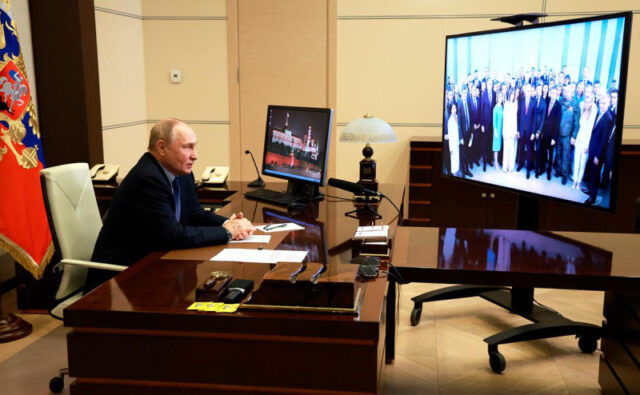 putin-provel-vstrechu-s-vypusknikami-vysshej-shkoly-upravlenija-ranhigs-4276899
