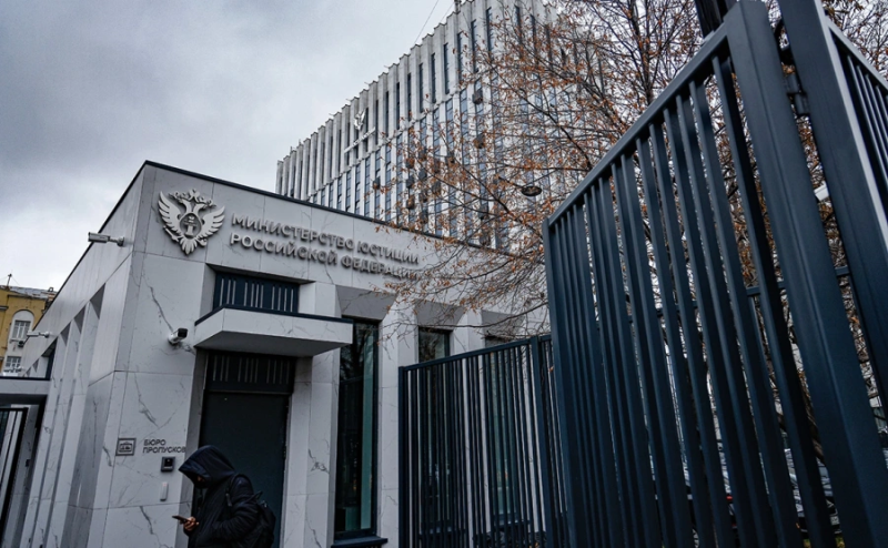 
                    Спасатели эвакуировали 171 пассажира на Сокольнической линии метро

                