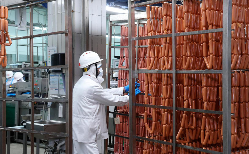 Эксперты оценили риски для здоровья от «мясного клея» в продуктах