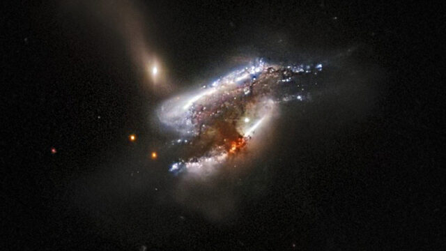 nasa-opublikovalo-snimki-slijanija-galaktik-bc0bb21