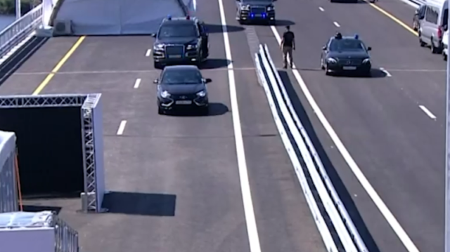 putin-na-novoj-lade-priehal-na-otkrytie-poslednego-uchastka-trassy-m-11-a0a797f