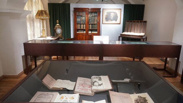 izvestija-pobyvali-na-vystavke-v-chest-160-letija-politehnicheskoj-biblioteki-7671daf