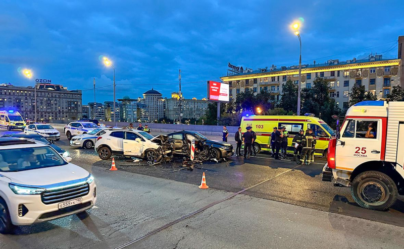 На МКАД джип вылетел на встречку и протаранил несколько машин