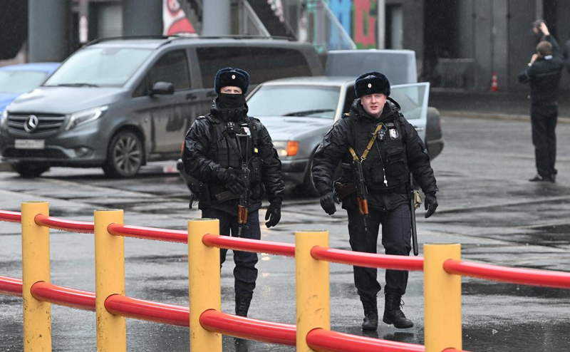 
                    Появились кадры эвакуации в кинотеатре &laquo;Октябрь&raquo; в Москве

                