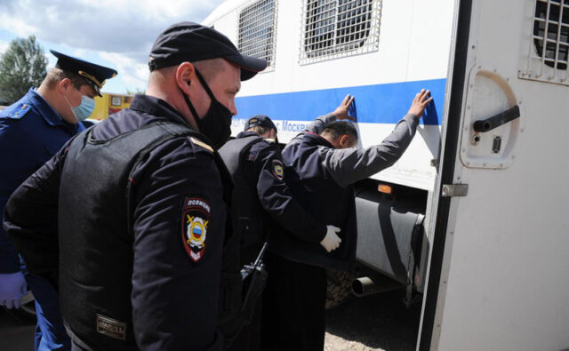 putin-razreshil-policii-vydvorjat-iz-rossii-migrantov-d4f848f