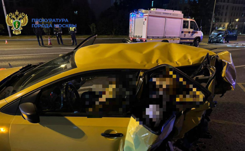 Число пострадавших в аварии с такси в Москве выросло до четырех