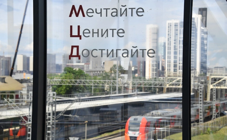 МЧС показало кадры разбора завалов после взрыва на заправке в Дагестане