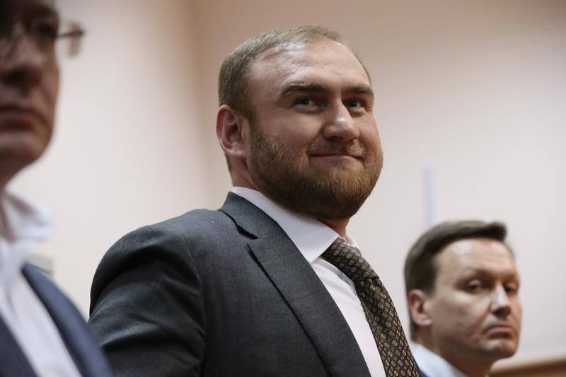 
                    На Алтае чиновника оштрафовали за поздравления с Новым годом в газете

                