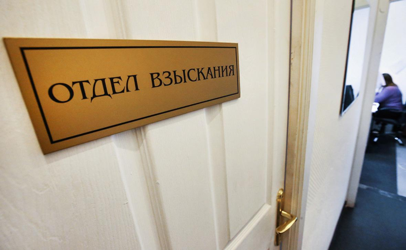 В Гонконге коллекторы раскидали на улице деньги для поиска должника